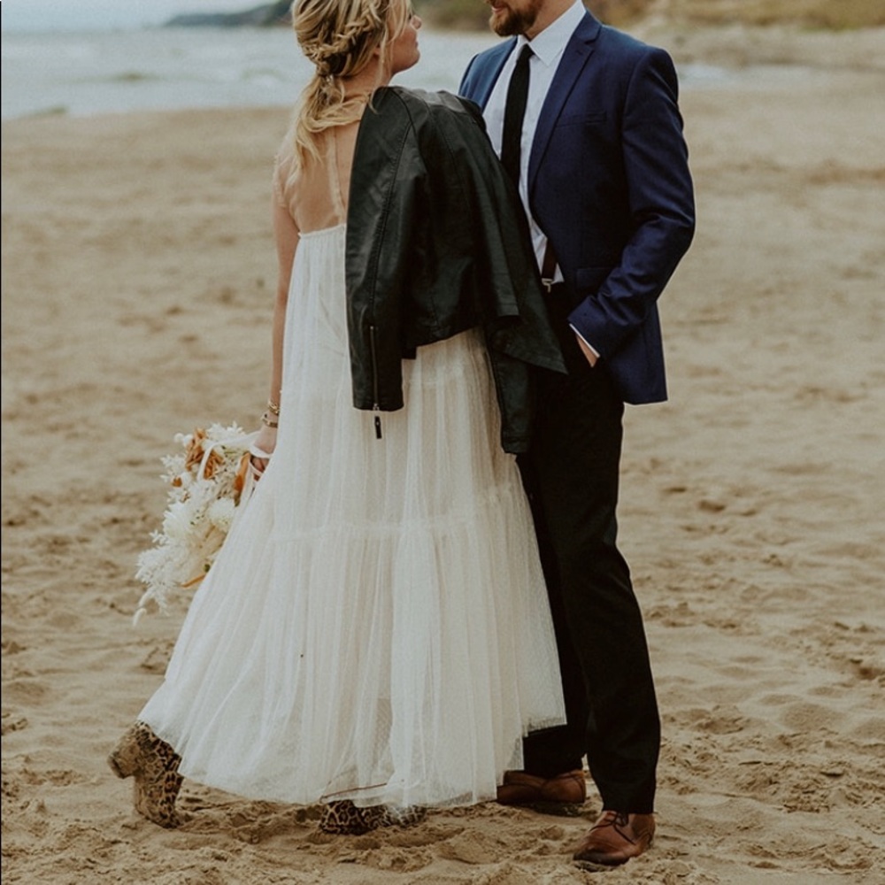 Non-traditional lightweight tulle wedding dress size large